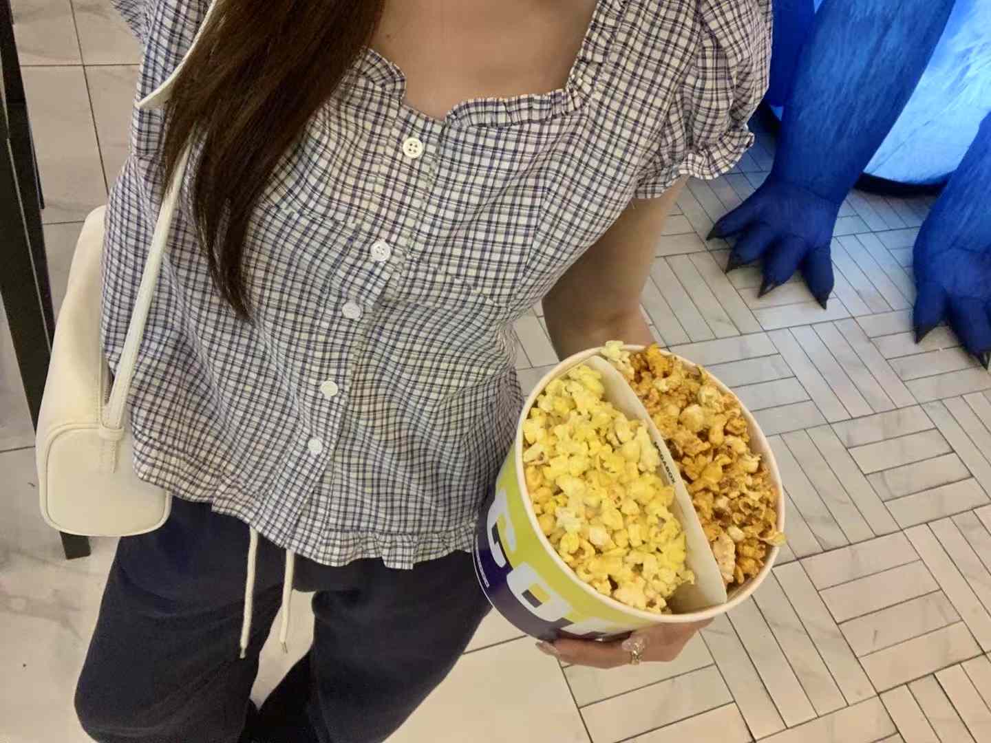 A80.甜心鑽石荷葉領小格紋上衣