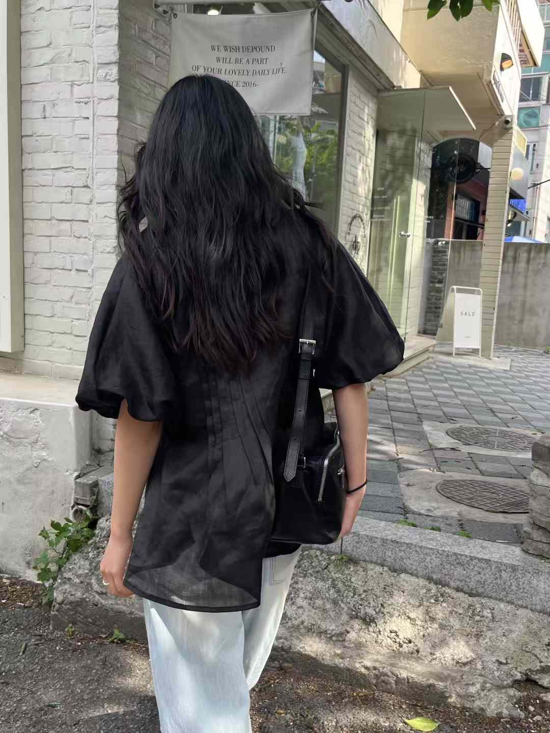 B11.初夏澎袖壓褶上衣