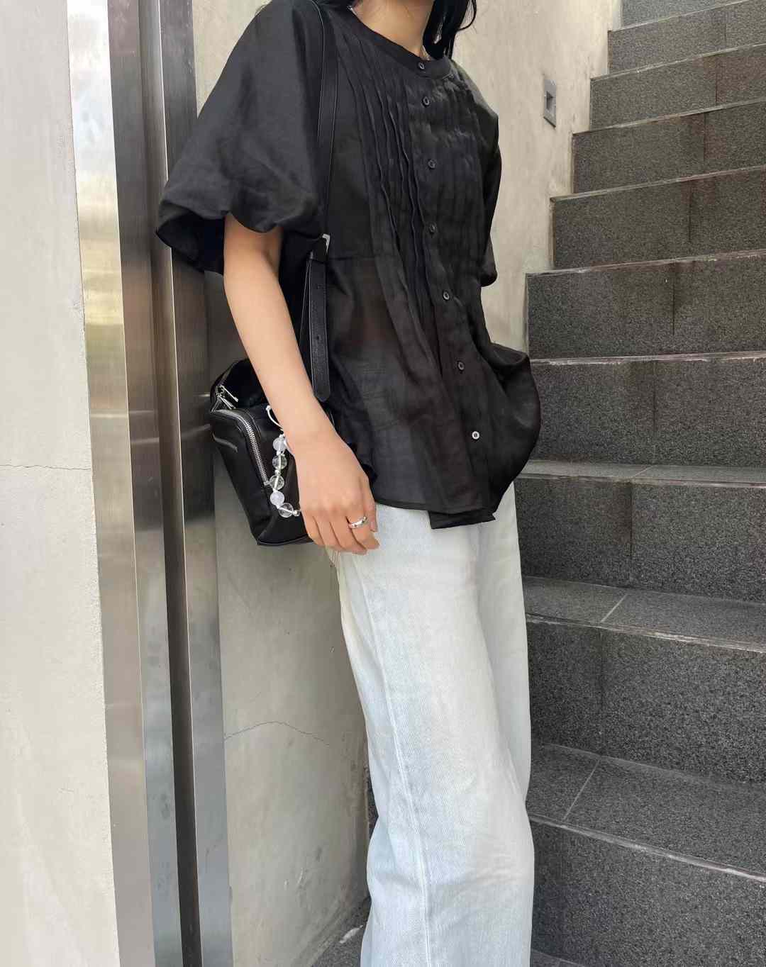 B11.初夏澎袖壓褶上衣