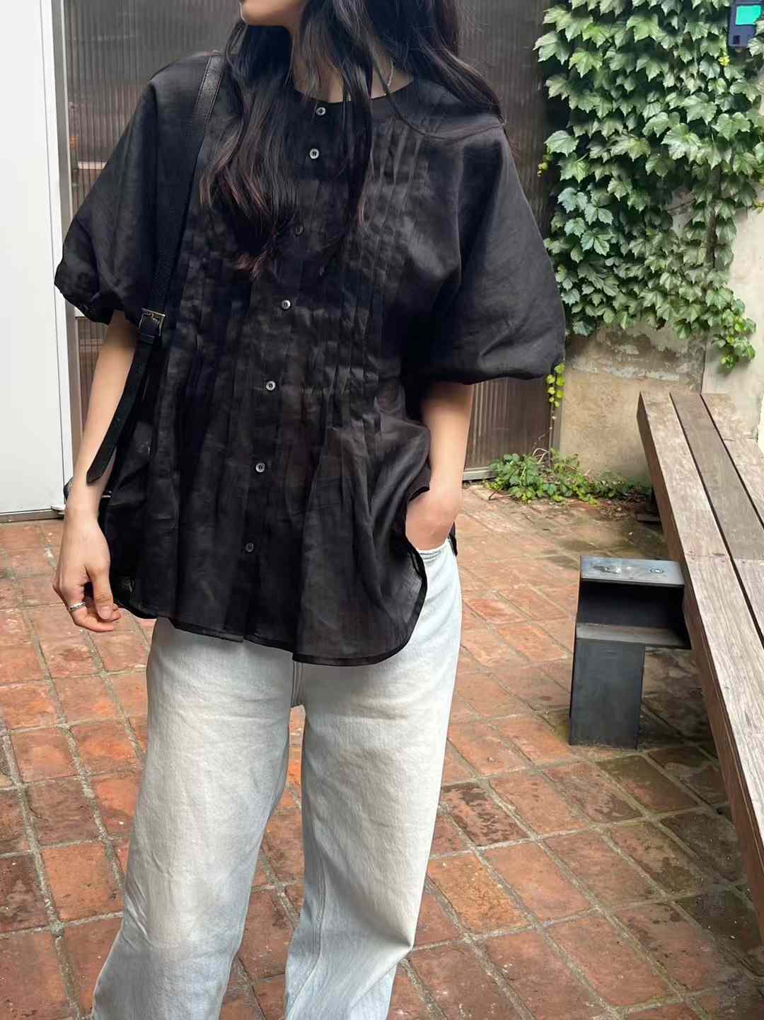 B11.初夏澎袖壓褶上衣