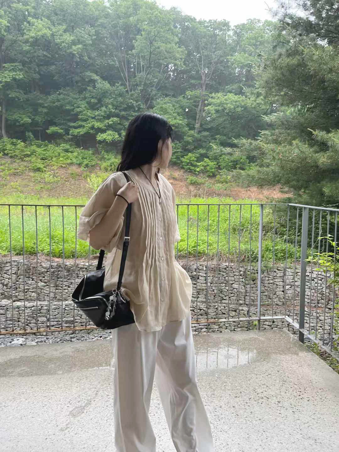B11.初夏澎袖壓褶上衣
