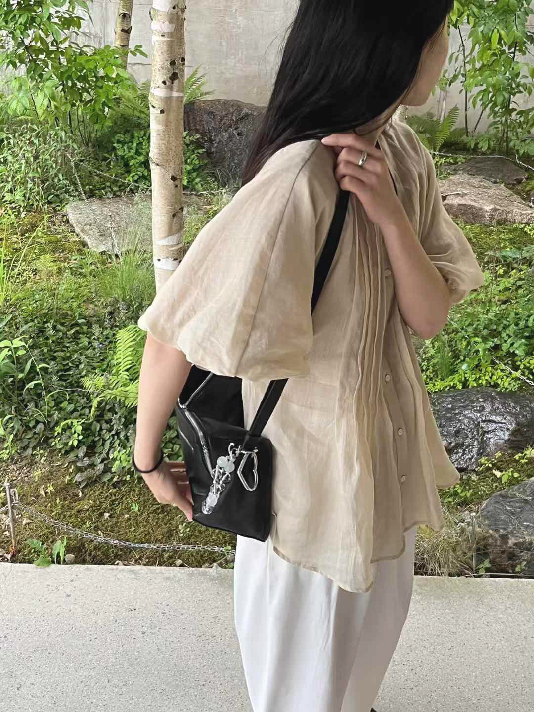 B11.初夏澎袖壓褶上衣