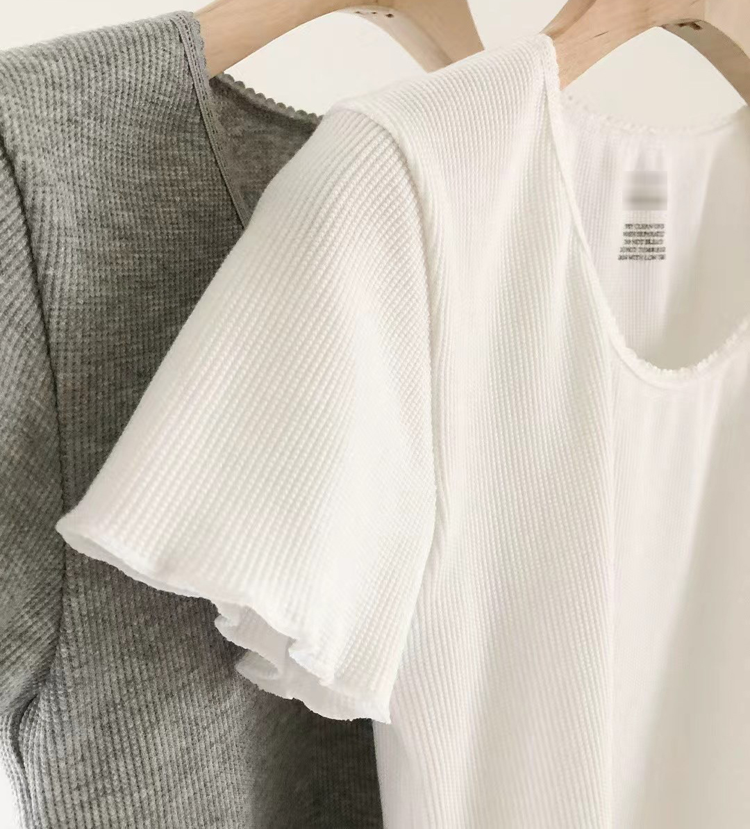 A64.顏值家莫代爾華夫格纖瘦TEE