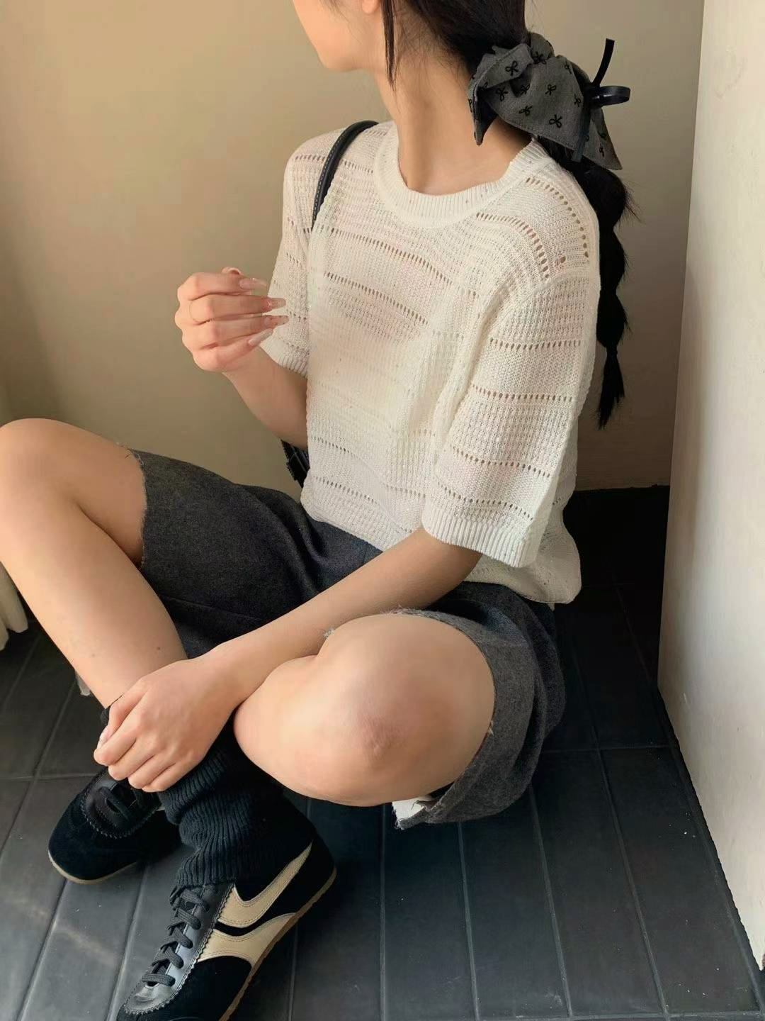 A16.可可家圓領小亮片針織上衣