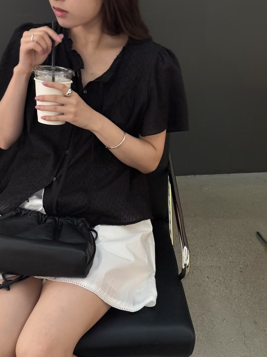 B44.瘦瘦歐膩甜美V領排釦緹花上衣