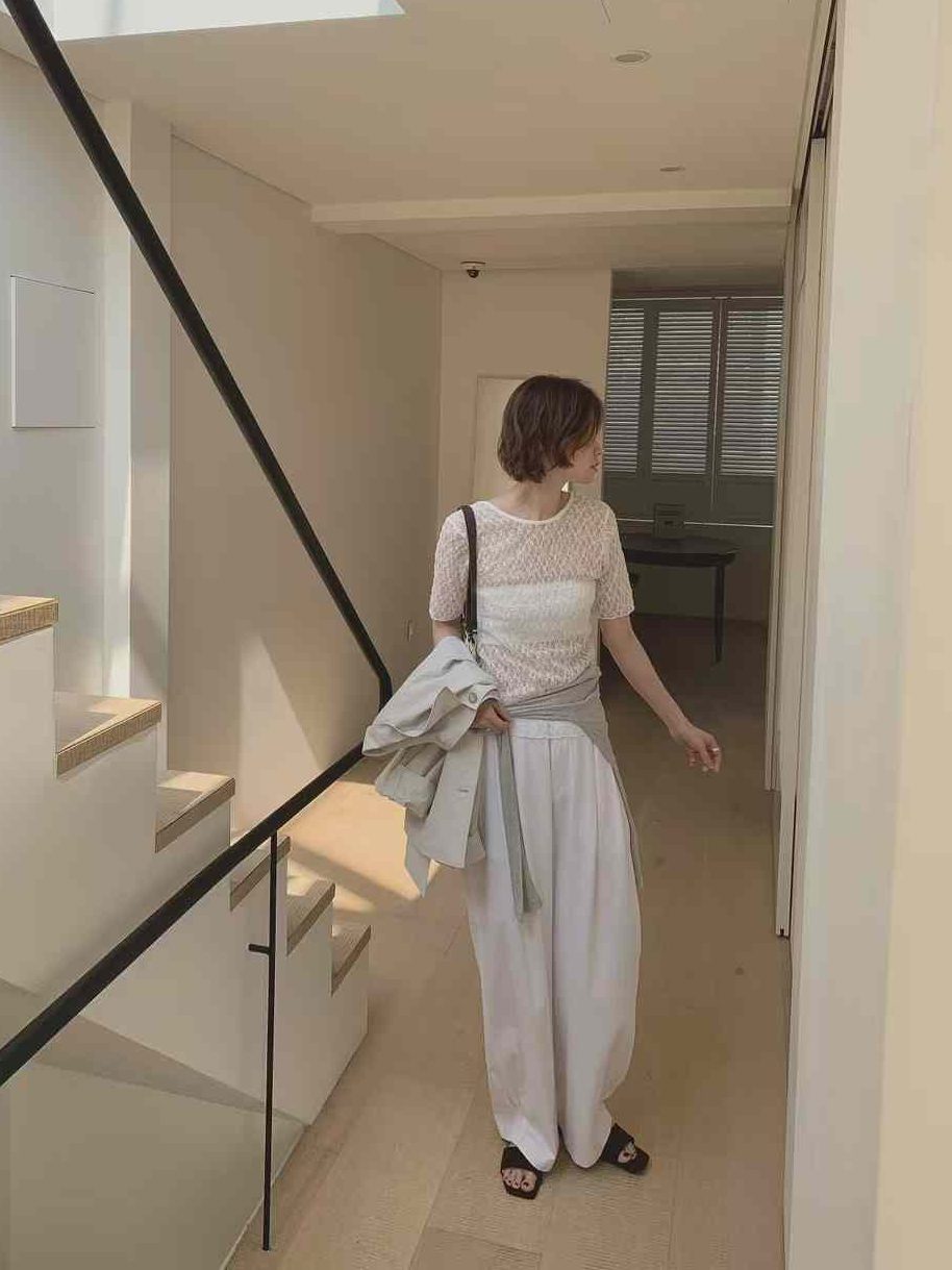 A82.細緻蕾絲美背打底上衣