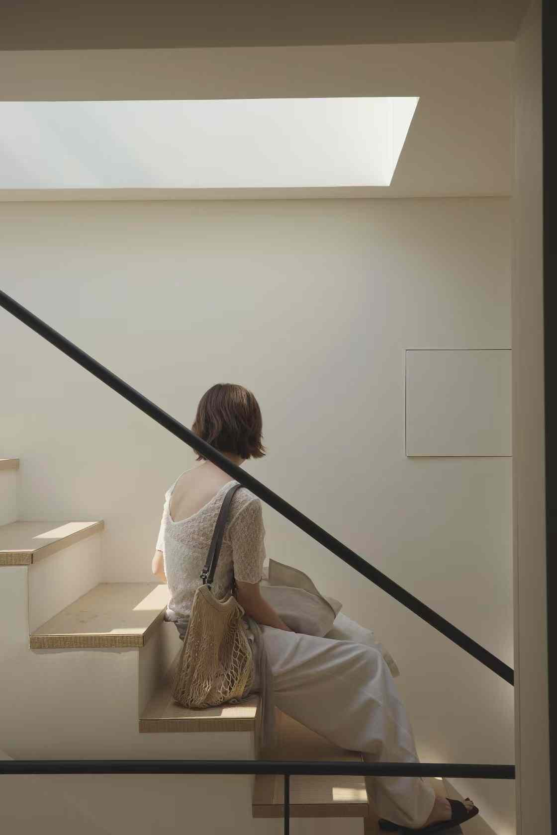 A82.細緻蕾絲美背打底上衣