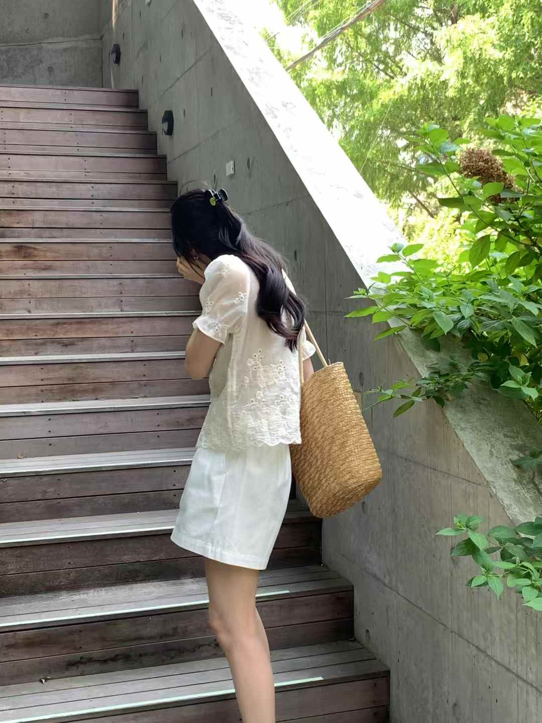 B45.絕美花瓣蕾絲領上衣