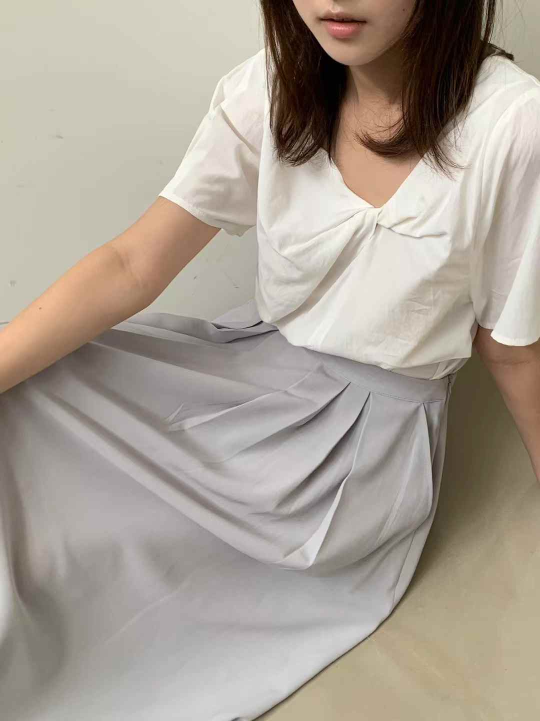 B53.質感家設計款扭結上衣