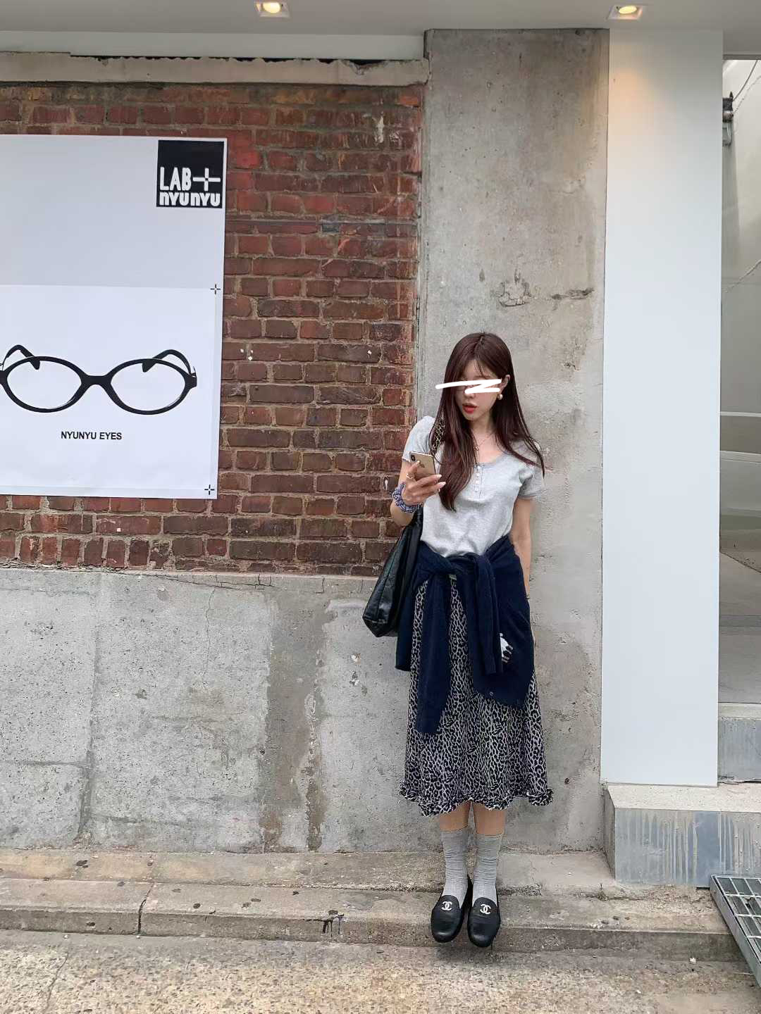 A02.甜美蕾絲領半門襟排釦上衣