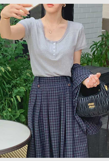 A02.甜美蕾絲領半門襟排釦上衣