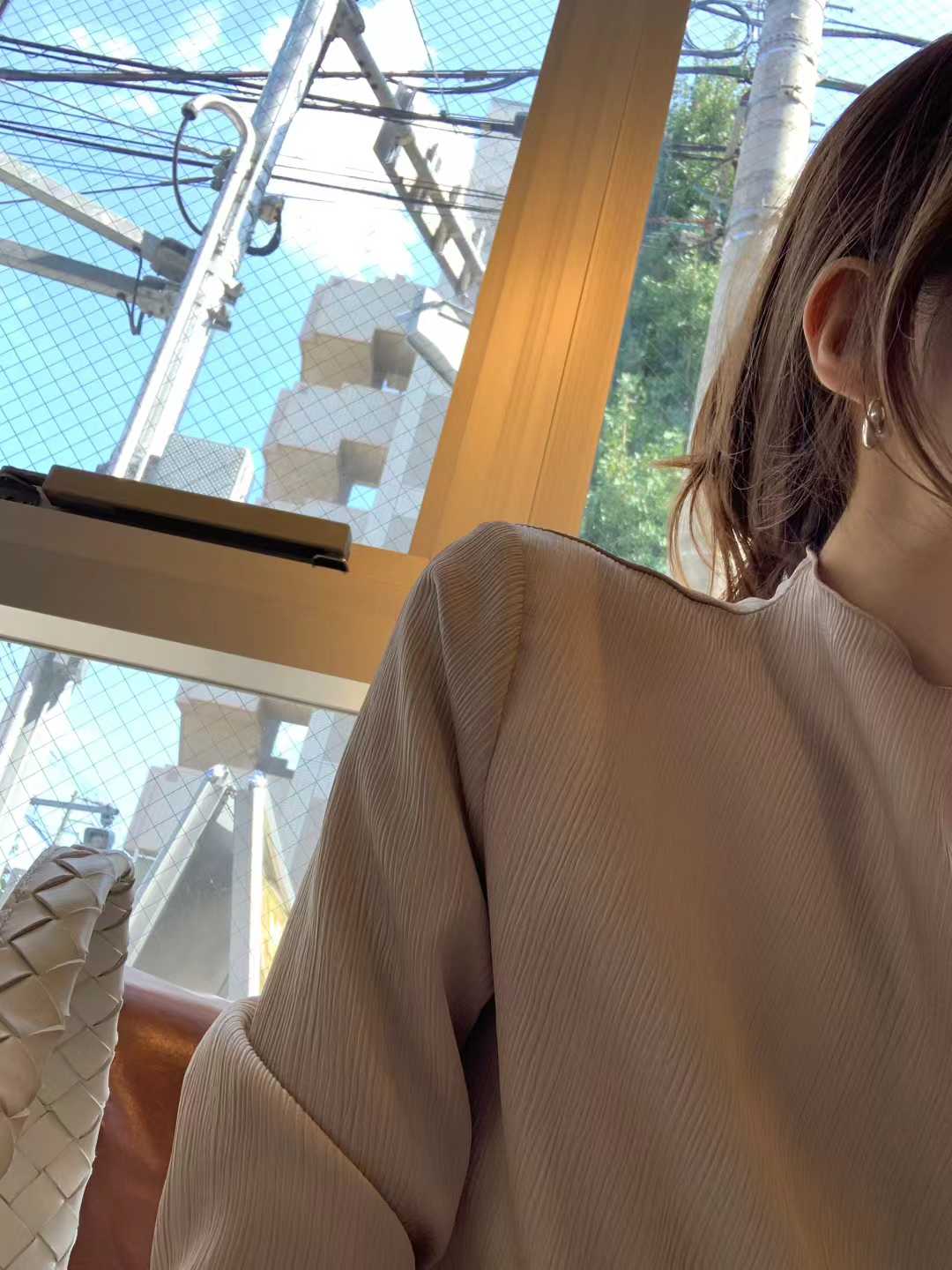 A07.顏值家煙囪領細緻坑條上衣