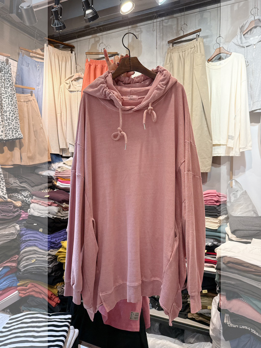 A11.俏皮連帽長版落肩大學TEE