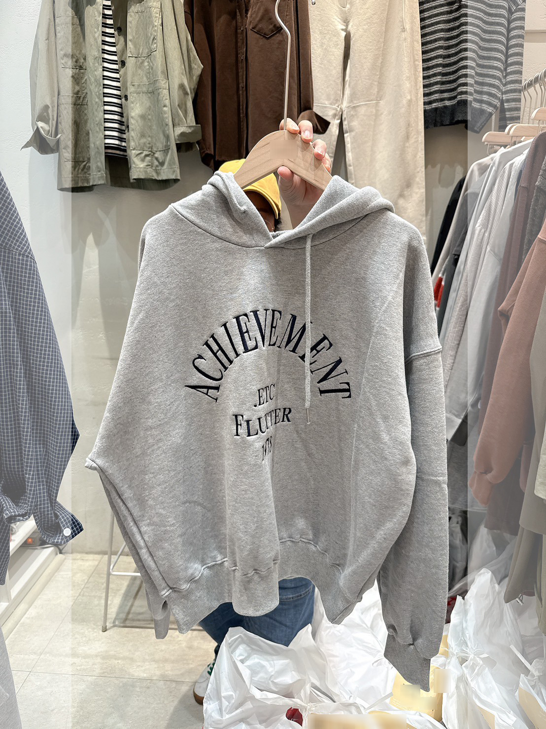 A16.減齡字母刺繡連帽大學TEE