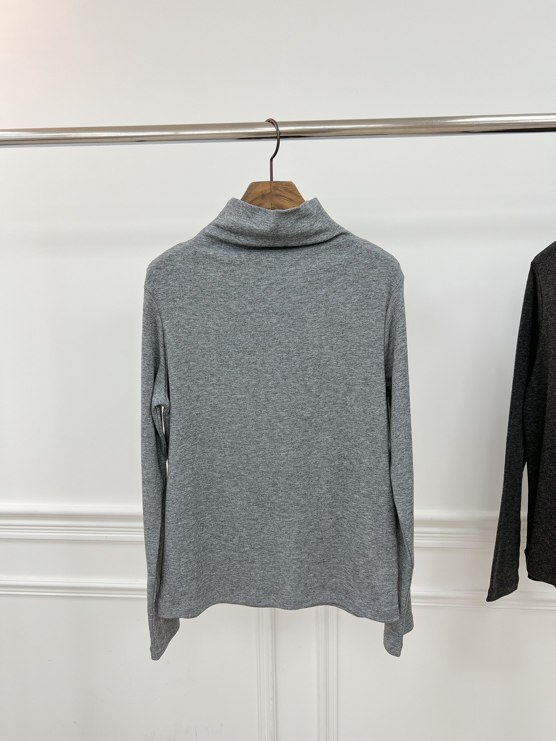 B03.高級灰色系半高領上衣