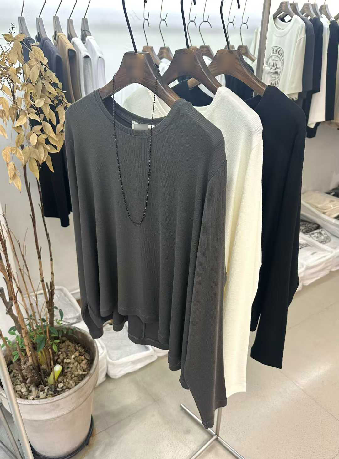 C10.素雅天絲羊毛打底上衣