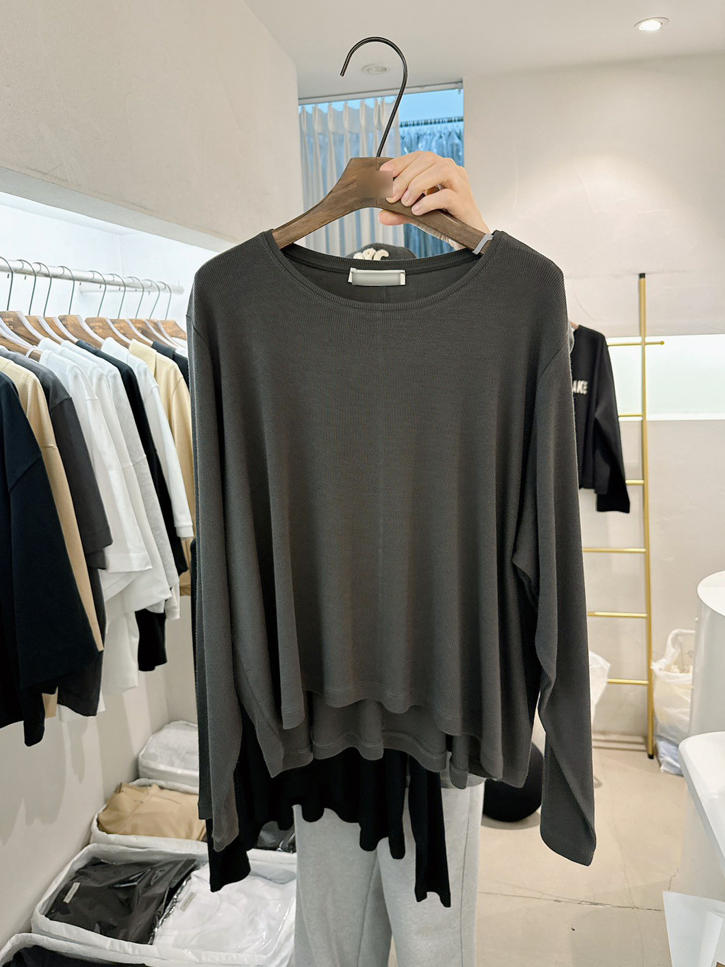 C10.素雅天絲羊毛打底上衣