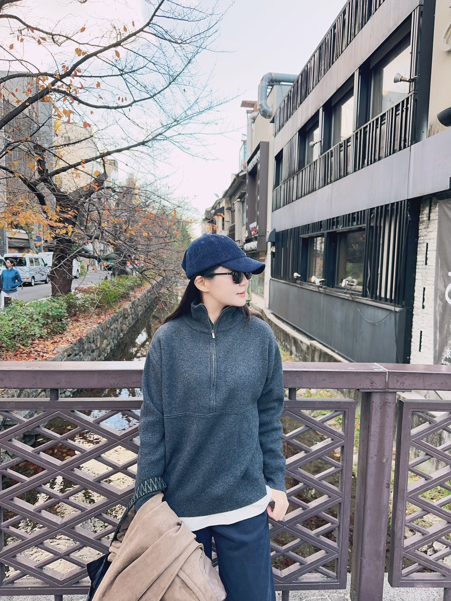 瘦瘦歐膩立領剪接拉鍊毛衣