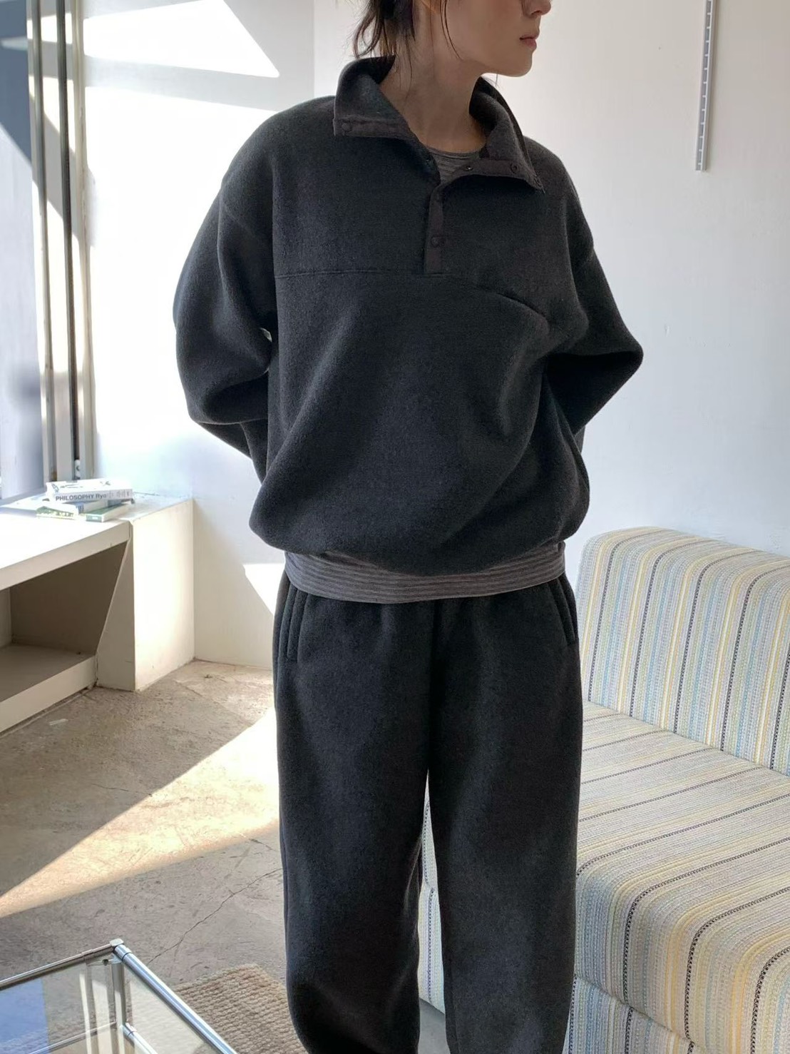 C17.纖瘦家絨面半拉鍊立領上衣