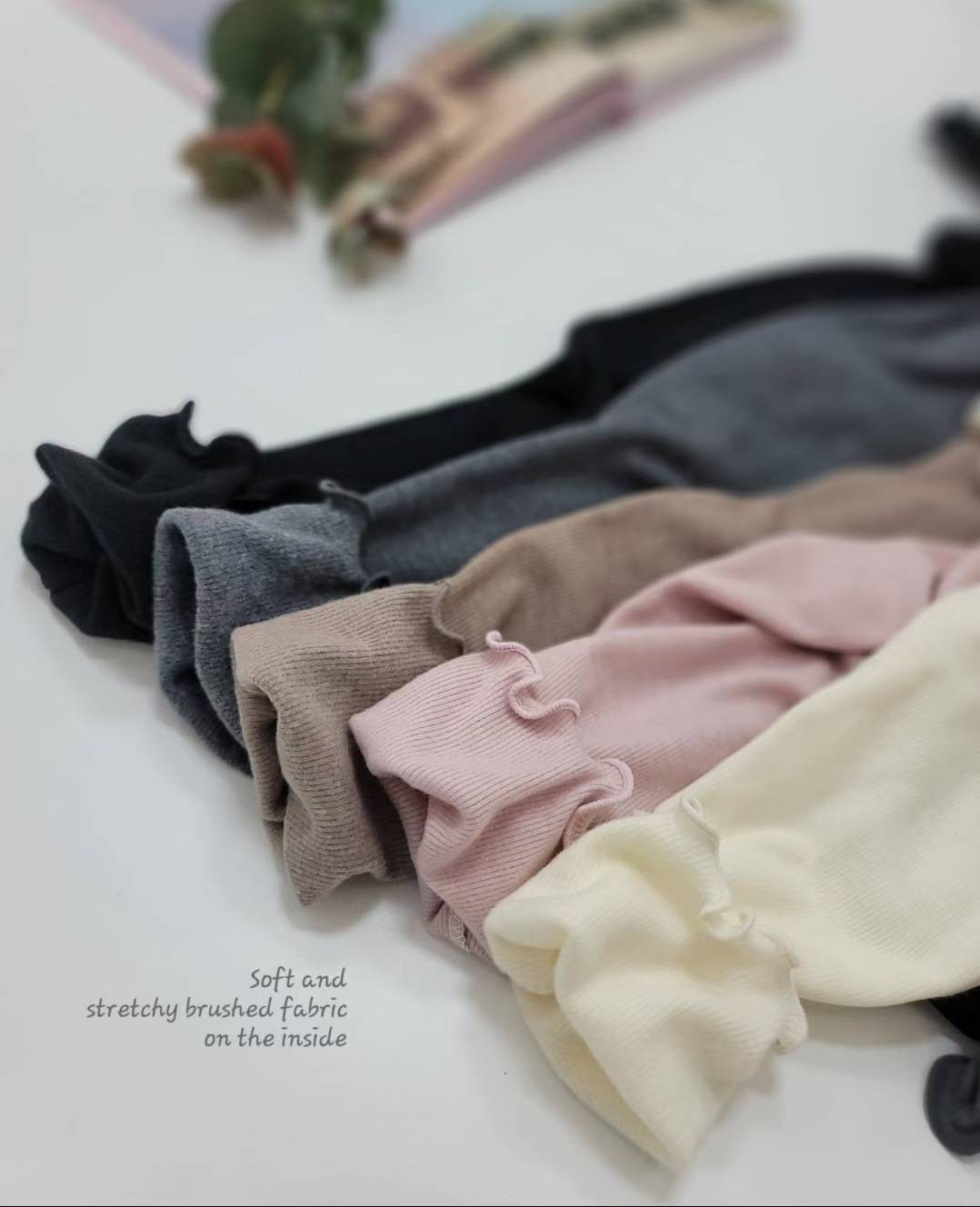 B74.甜美木耳滾邊高領上衣