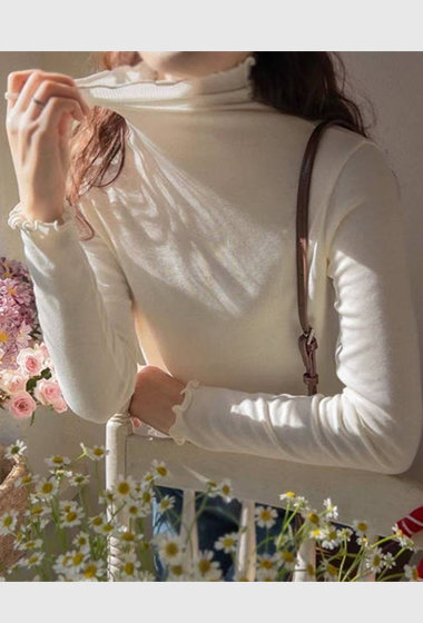 B74.甜美木耳滾邊高領上衣