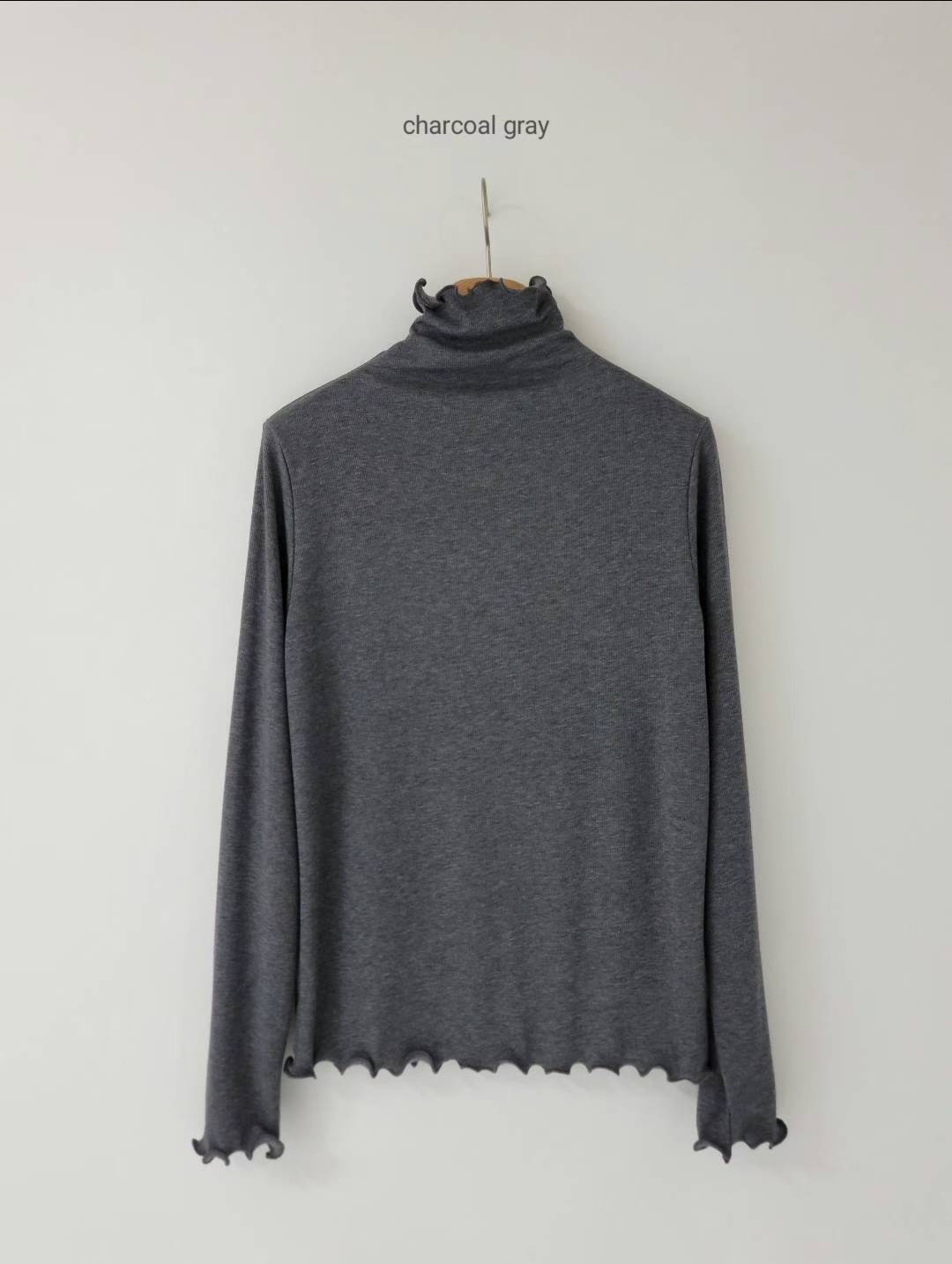 B74.甜美木耳滾邊高領上衣