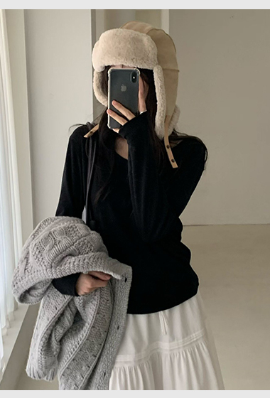 A03.小V家柔軟大U領彈性上衣