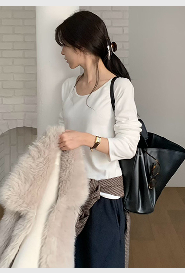 A03.小V家柔軟大U領彈性上衣