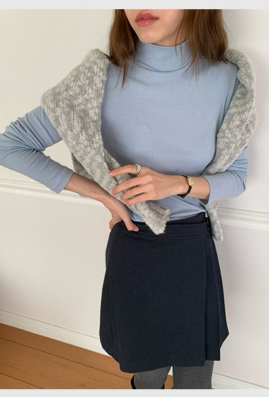 A76.多色素面高領羊毛混紡上衣