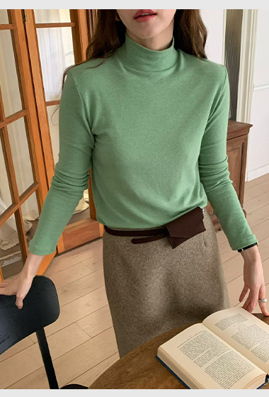 A76.多色素面高領羊毛混紡上衣