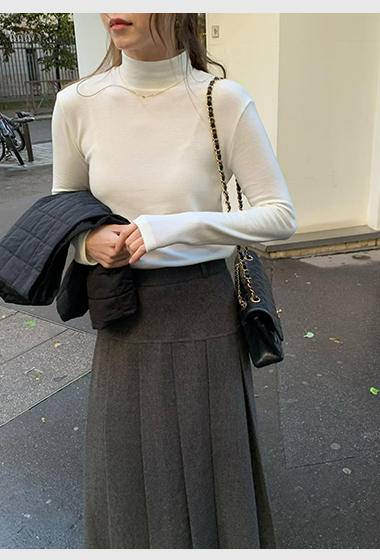 A76.多色素面高領羊毛混紡上衣