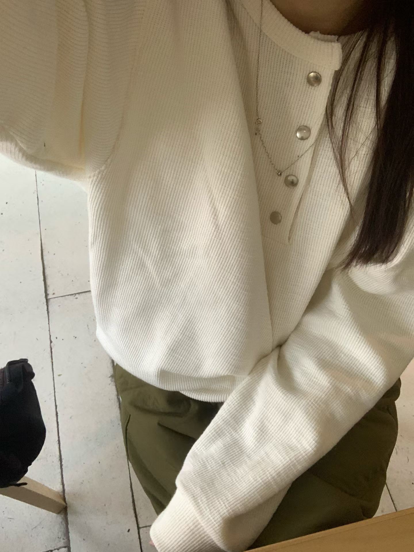 B17.特色半門襟壓釦羅紋上衣