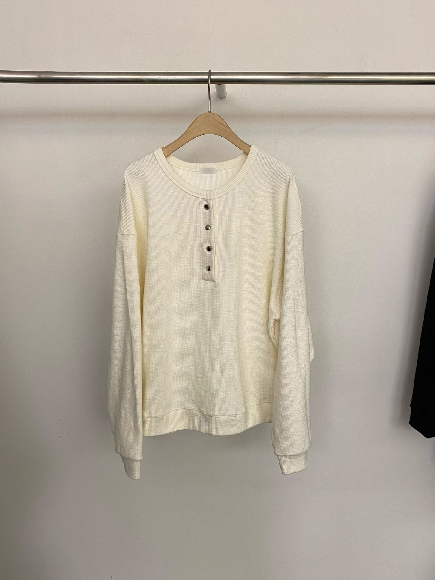 B17.特色半門襟壓釦羅紋上衣