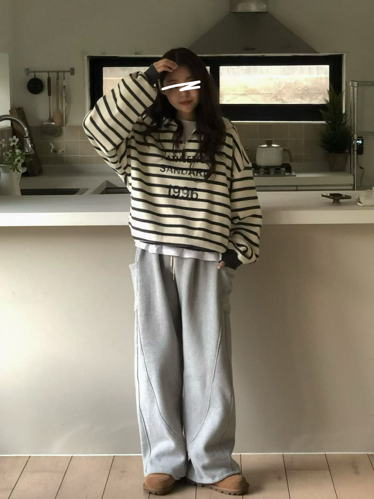 A24.俏皮印字絨面拉鍊翻領條紋TEE