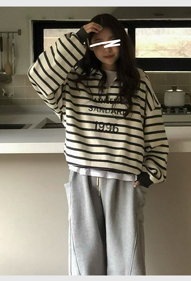 A24.俏皮印字絨面拉鍊翻領條紋TEE