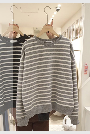 A59.小臉歐膩暖暖條紋毛衣