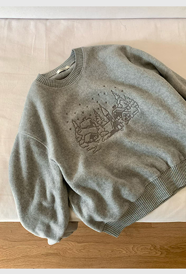 B03.冬日Fleece森林小屋刺繡上衣