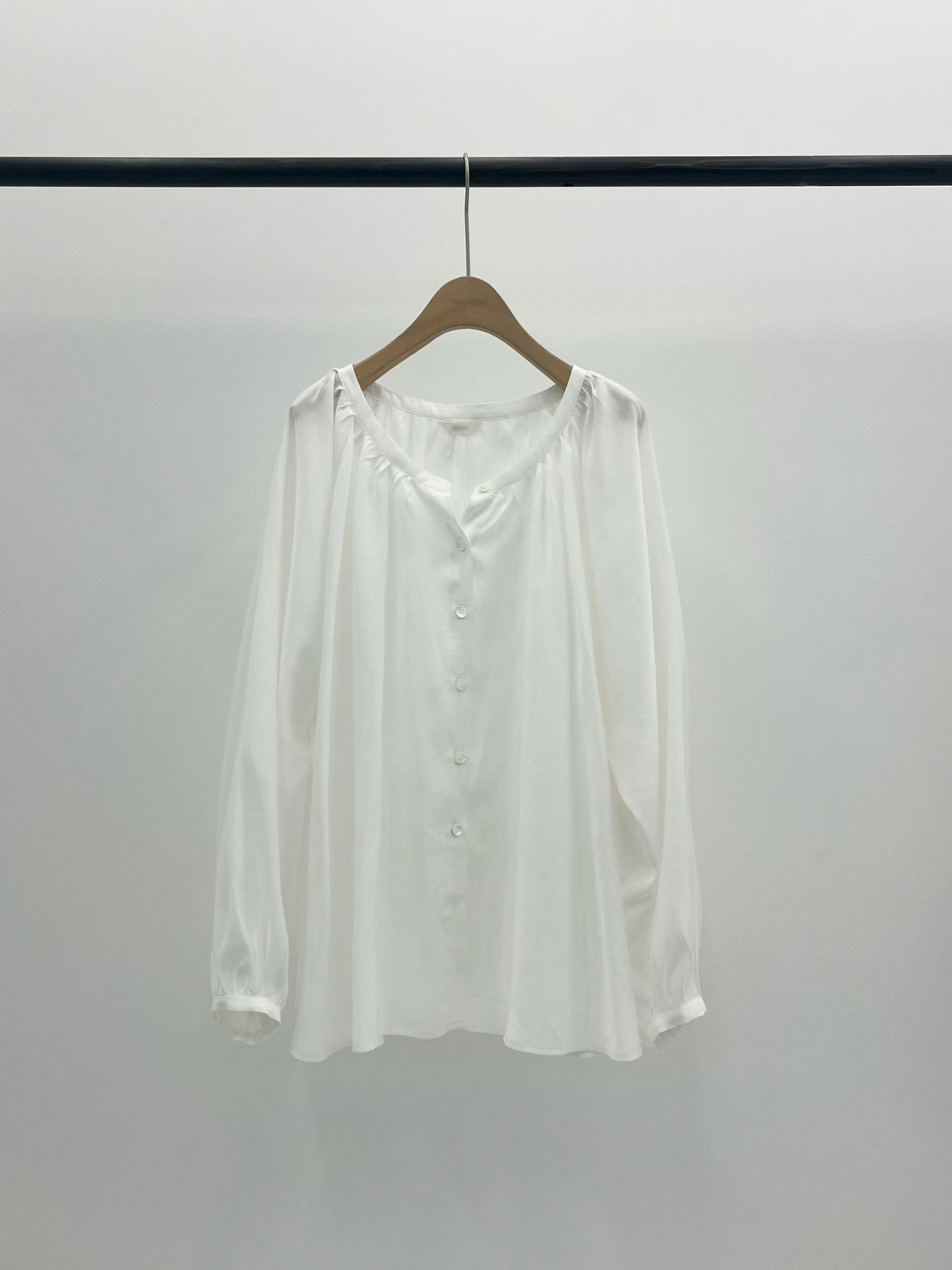 B10.大V家氣質唯美V領上衣