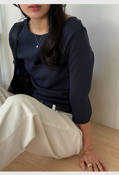 A60.瘦瘦歐膩正反穿U領彈性TEE