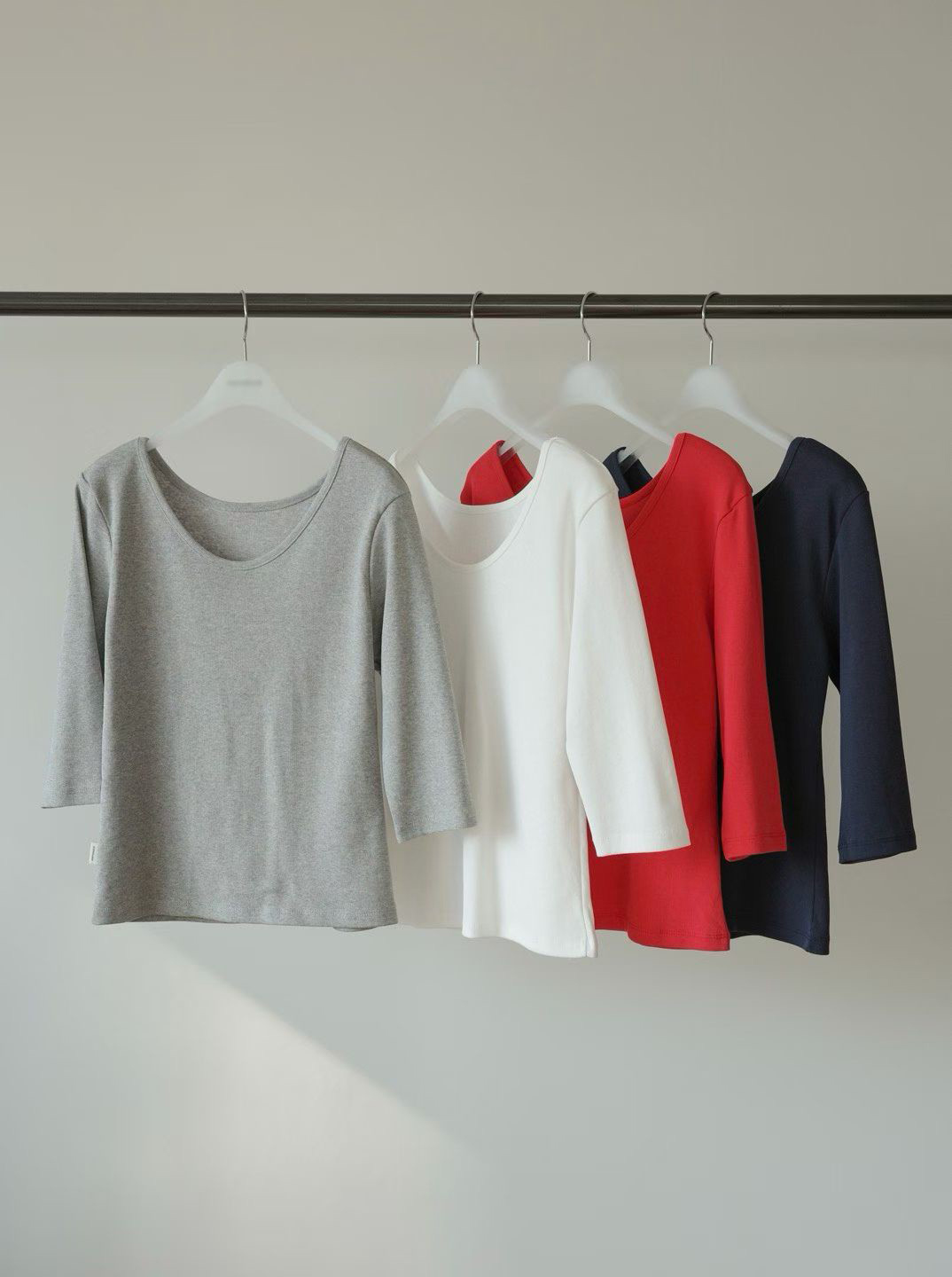 A60.瘦瘦歐膩正反穿U領彈性TEE