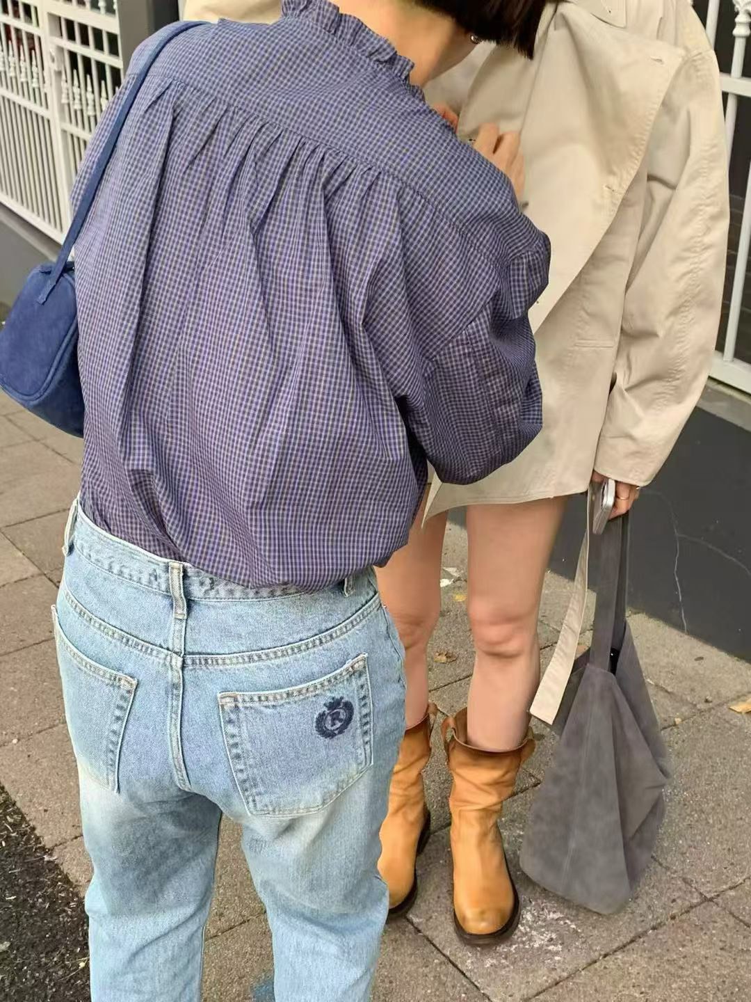 A53.JP家精緻提升小V領荷葉上衣