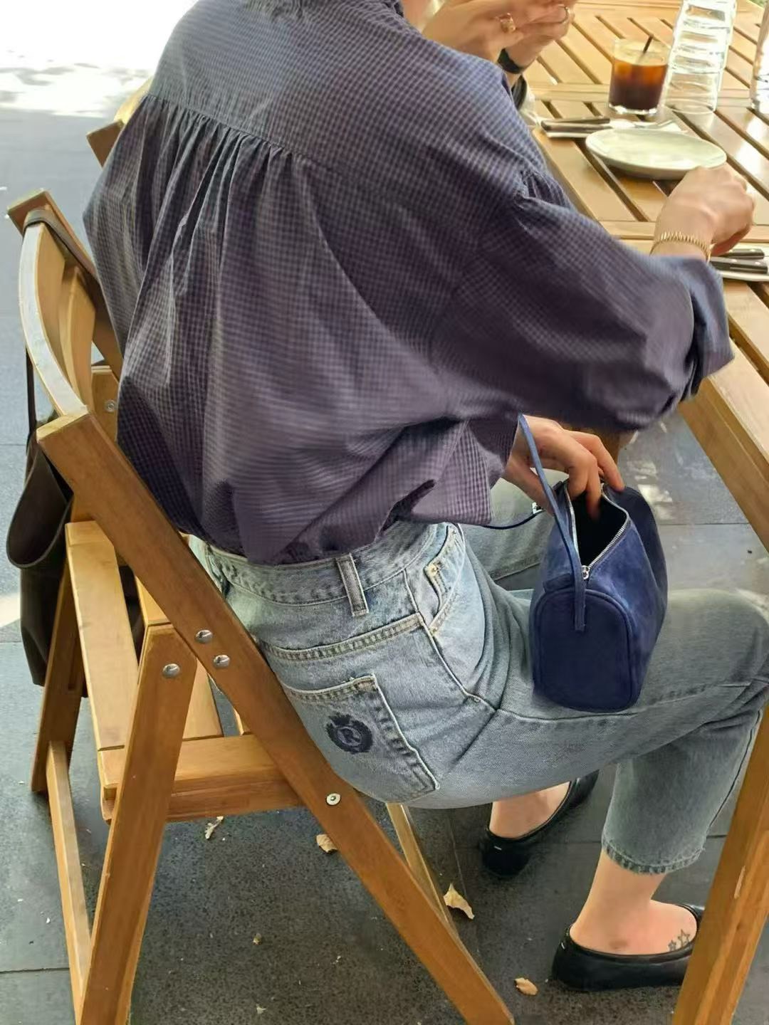 A53.JP家精緻提升小V領荷葉上衣