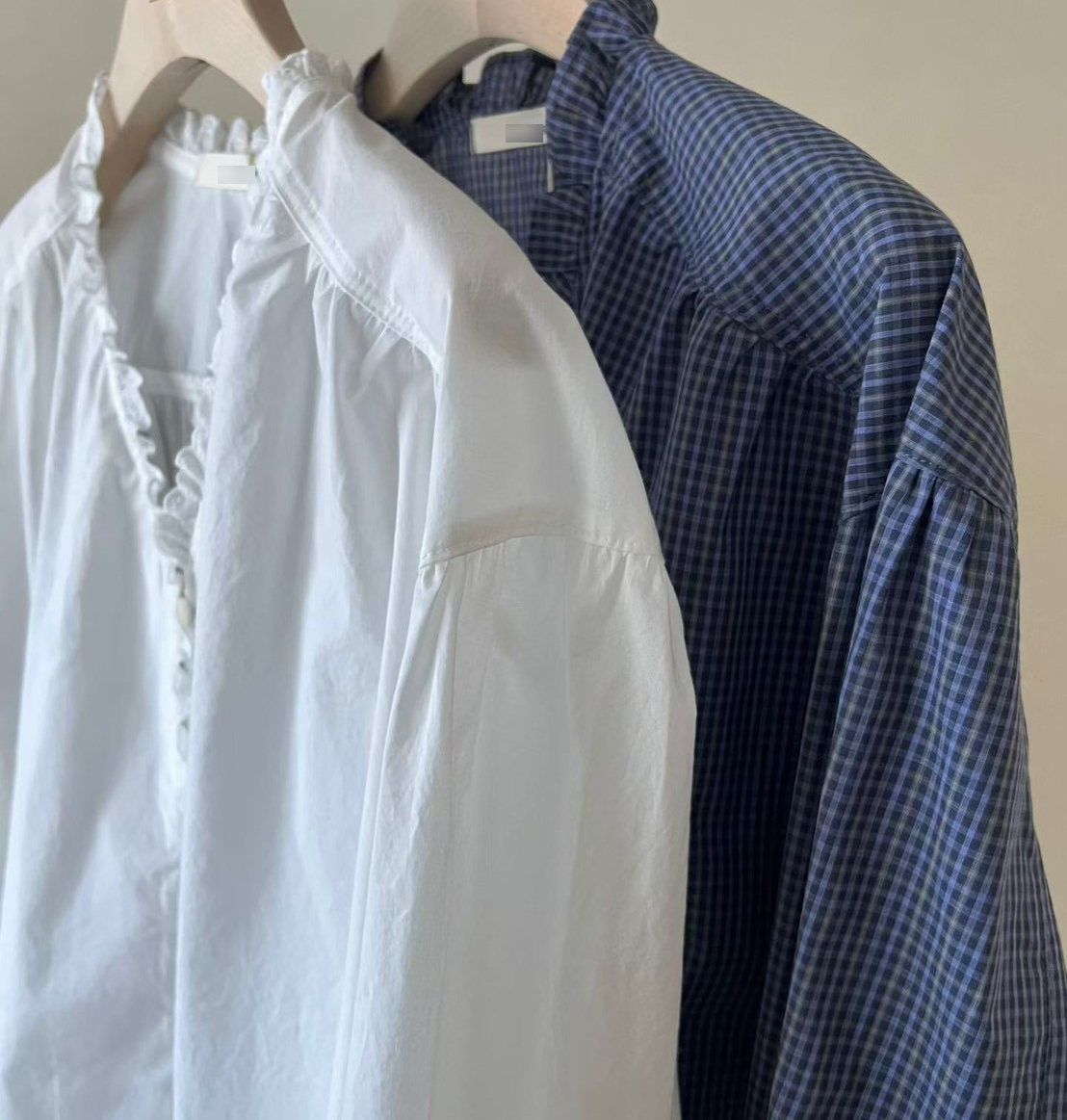 A53.JP家精緻提升小V領荷葉上衣