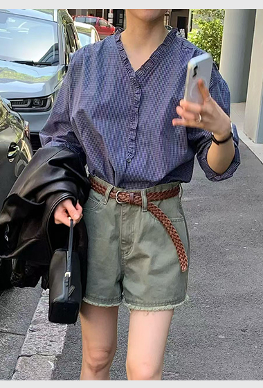 A53.JP家精緻提升小V領荷葉上衣