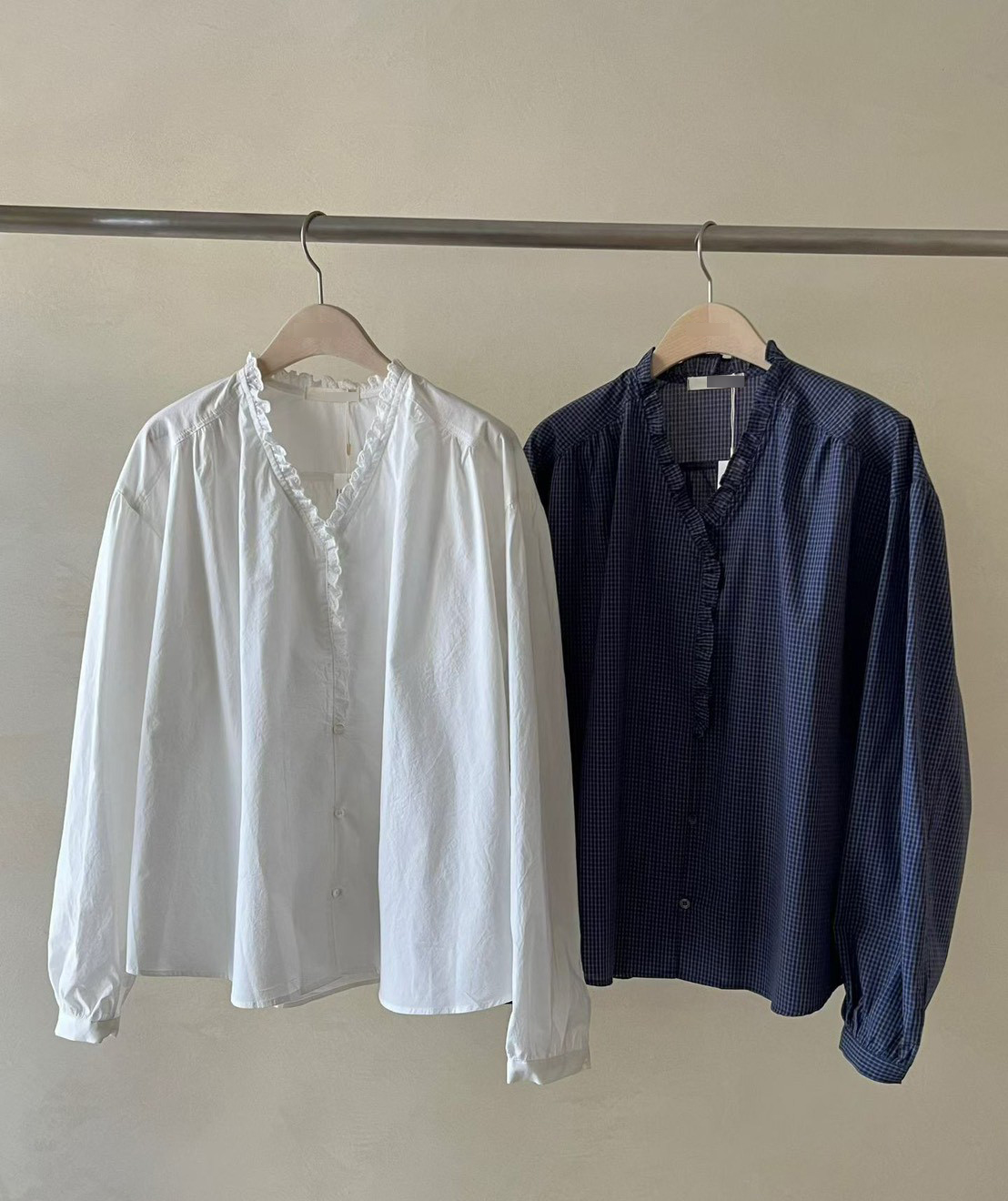 A53.JP家精緻提升小V領荷葉上衣