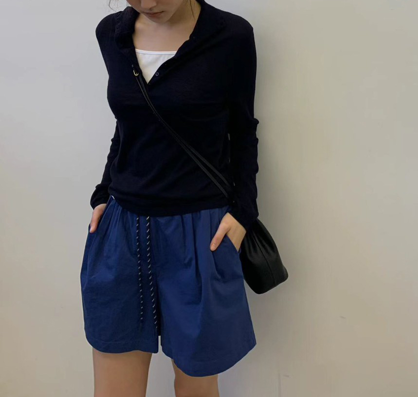 A25.質感家可立領小排釦上衣