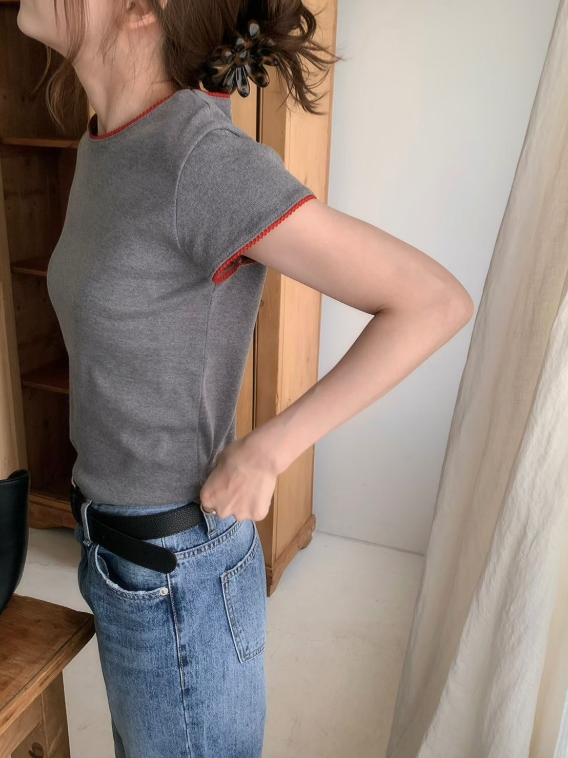 A47.甜美小花彈性滾邊素TEE