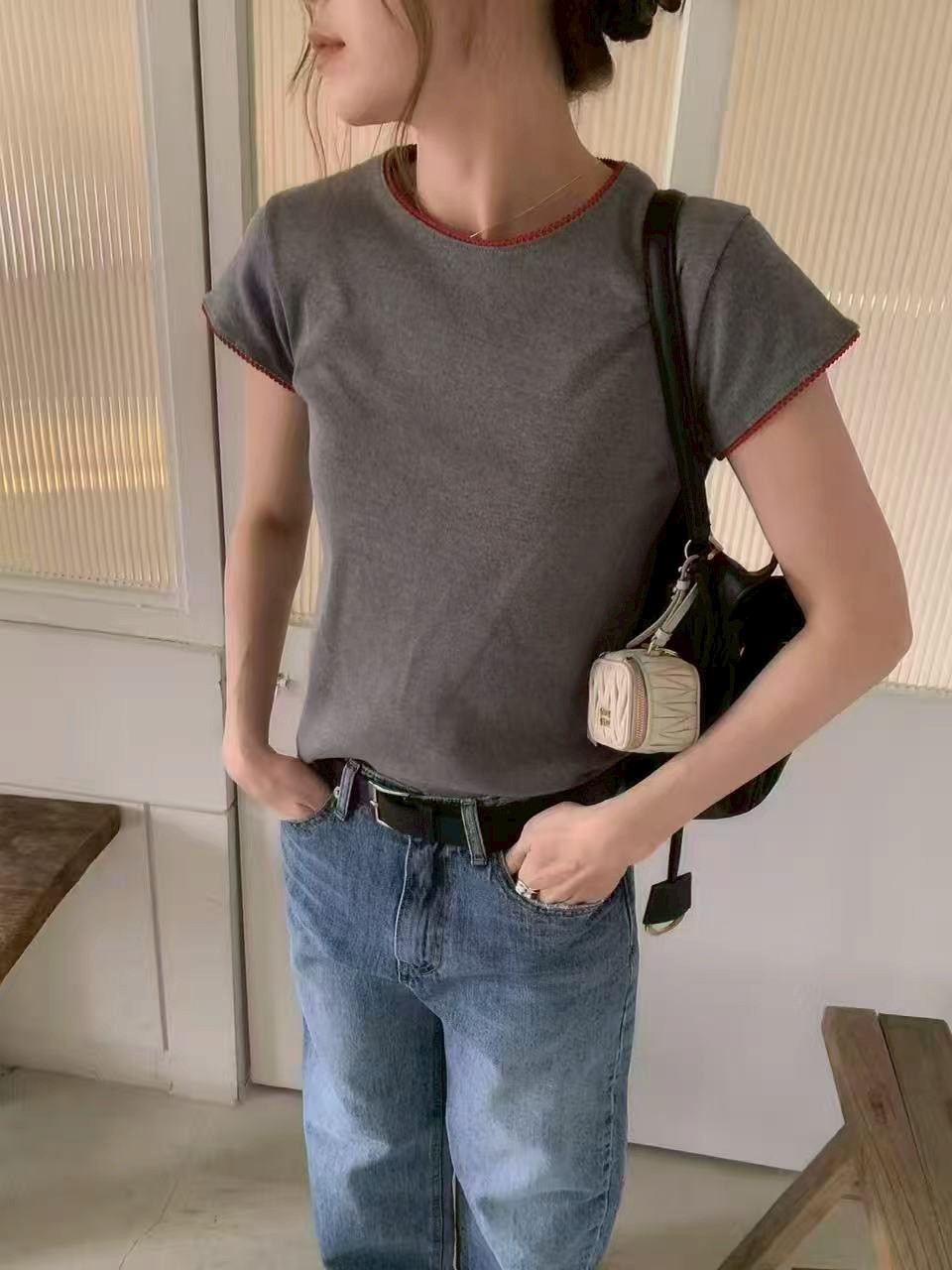 A47.甜美小花彈性滾邊素TEE