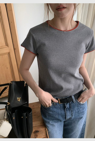 A47.甜美小花彈性滾邊素TEE