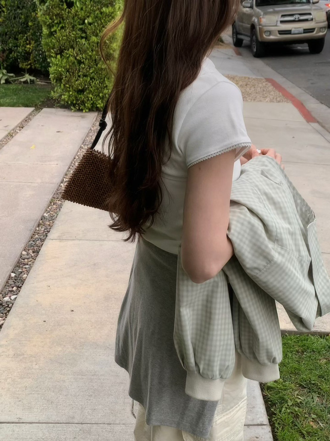 A47.甜美小花彈性滾邊素TEE